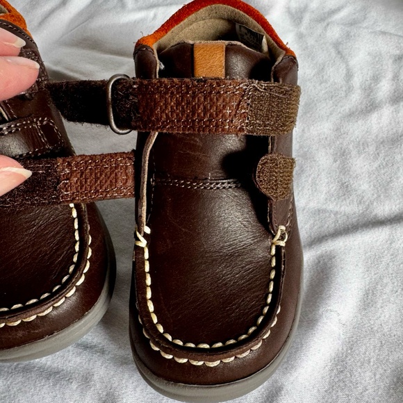 NWOT Clarks Toddler Cloud Tuktu Ankle Boots, Size 5.5 W, Brown - Picture 9 of 16